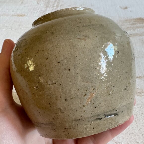 Small Earthenware Pottery Ginger Jar - Picture 4 of 10